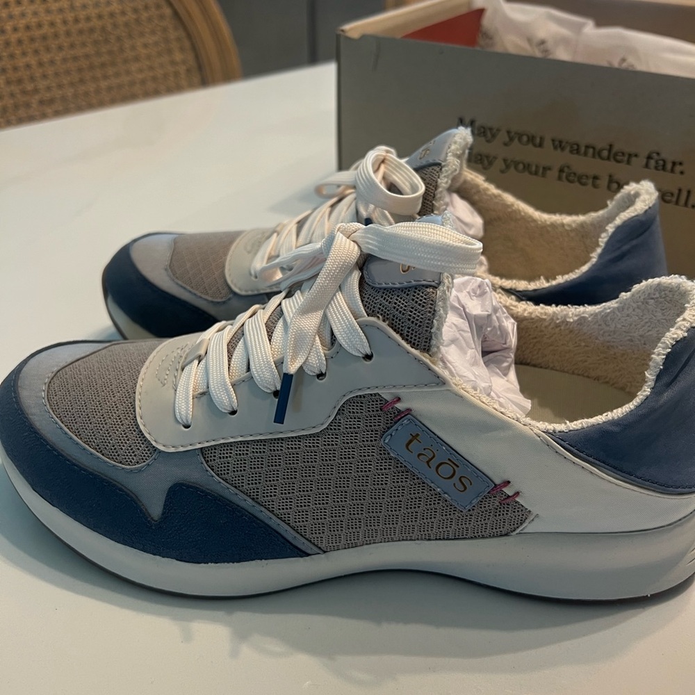 Taos Footwear Navy and Light Gray Women's Sneakers